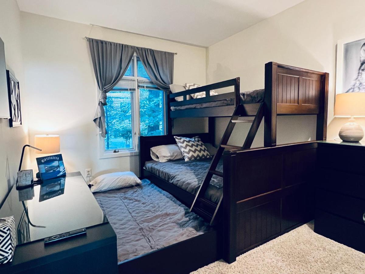 Diamond Adventure Slope Side With Foosball And Arcade At Wintergreen Resort Extérieur photo